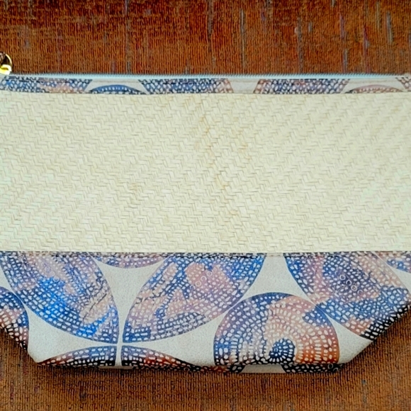 New Cosmetic bag - Picture 2 of 7